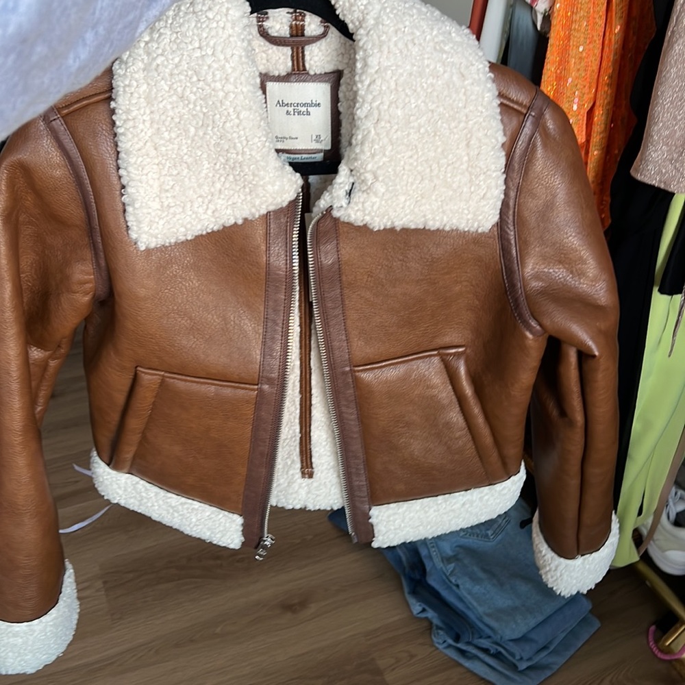 Sherpa-Lined Vegan Leather Shearling Jacket - Picture 6 of 6